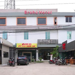 Ersha Hotel Banjarmasin  Exterior photo