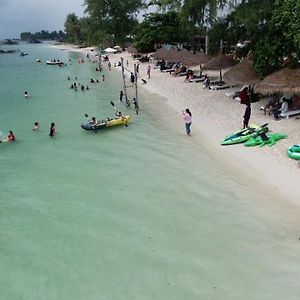 Madu Tiga Beach And Resort Tanjung Pinang Exterior photo
