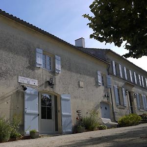 Chambres D'Hotes - Les Bujours Saint-Georges-des-Côteaux Exterior photo