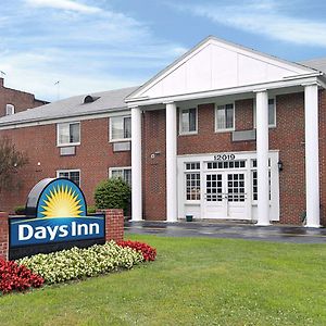 Days Inn By Wyndham Cleveland Lakewood Exterior photo