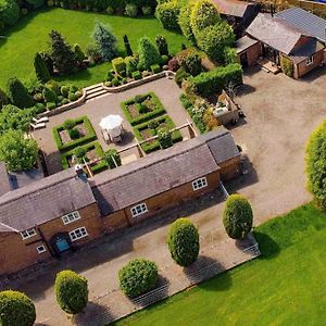 Luxury Barn With Hot Tub, Spa Treatments, Private Dining Little Budworth Exterior photo