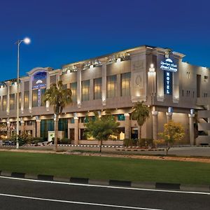 Howard Johnson Dammam Hotel Exterior photo