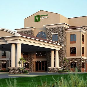 Holiday Inn Express & Suites - Redding, An Ihg Hotel Exterior photo