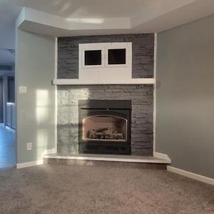 Lovely Two Bedroom House With Gas Fireplace Hibbing Exterior photo