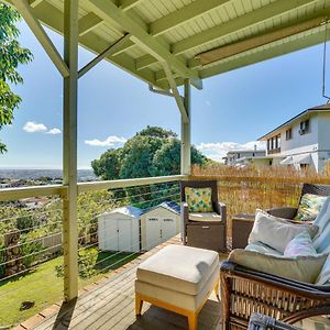 Inviting Aiea Bungalow With Balcony, Grill And Views! Exterior photo