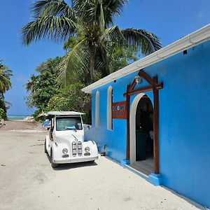 Island Luxury Fehendhoo - Friends & Family Hotel Exterior photo