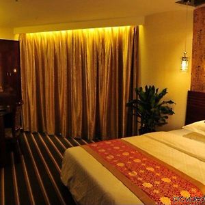 Baihuacun International Hotel Urumqi Room photo