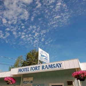 Motel & Camping Fort Ramsay Gaspé Exterior photo