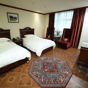 Tumaris Hotel Urumqi Exterior photo