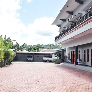 RedDoorz near Universitas Pattimura Ambon Exterior photo
