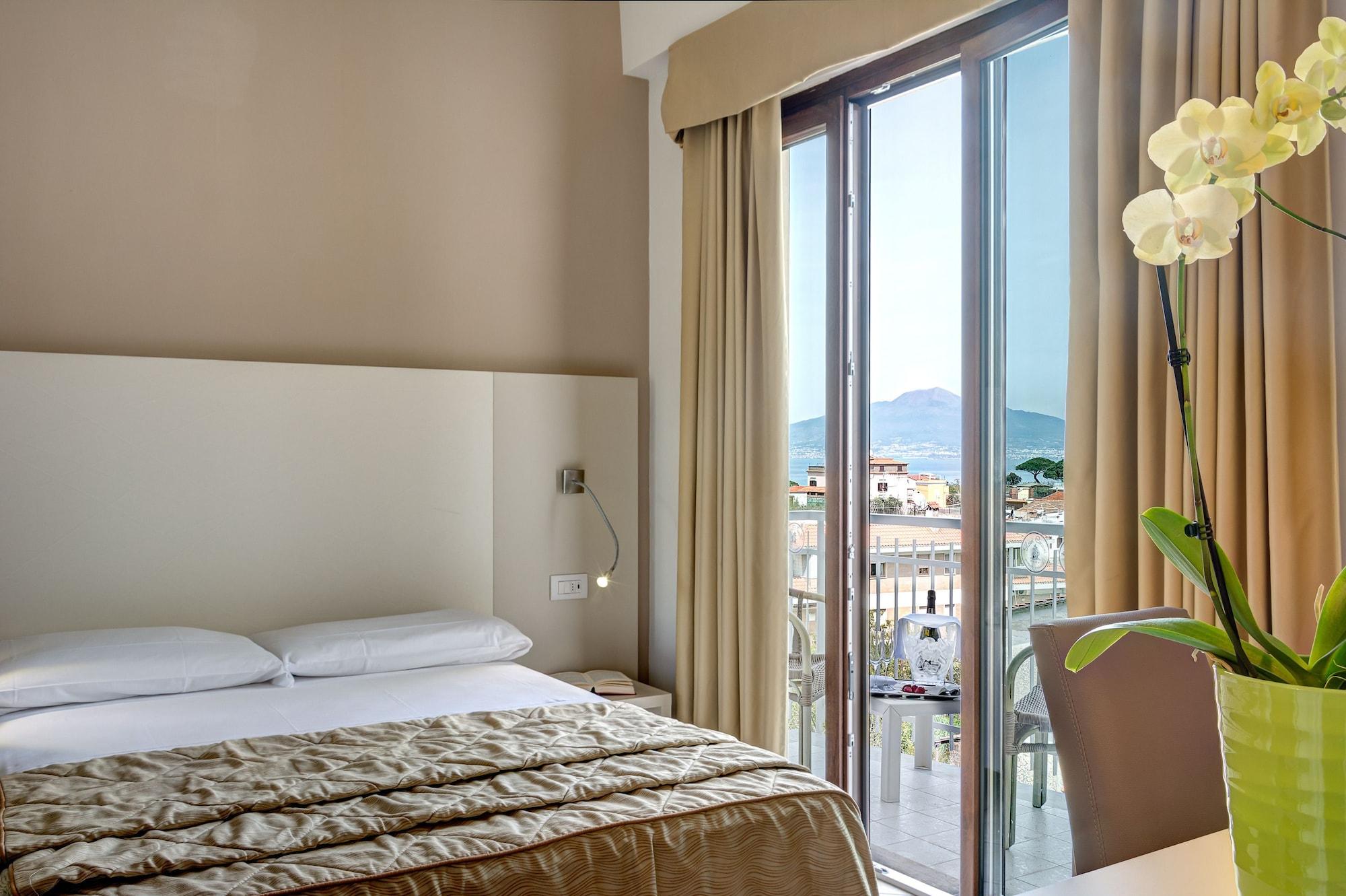 Hotel Caravel Sant'Agnello Esterno foto