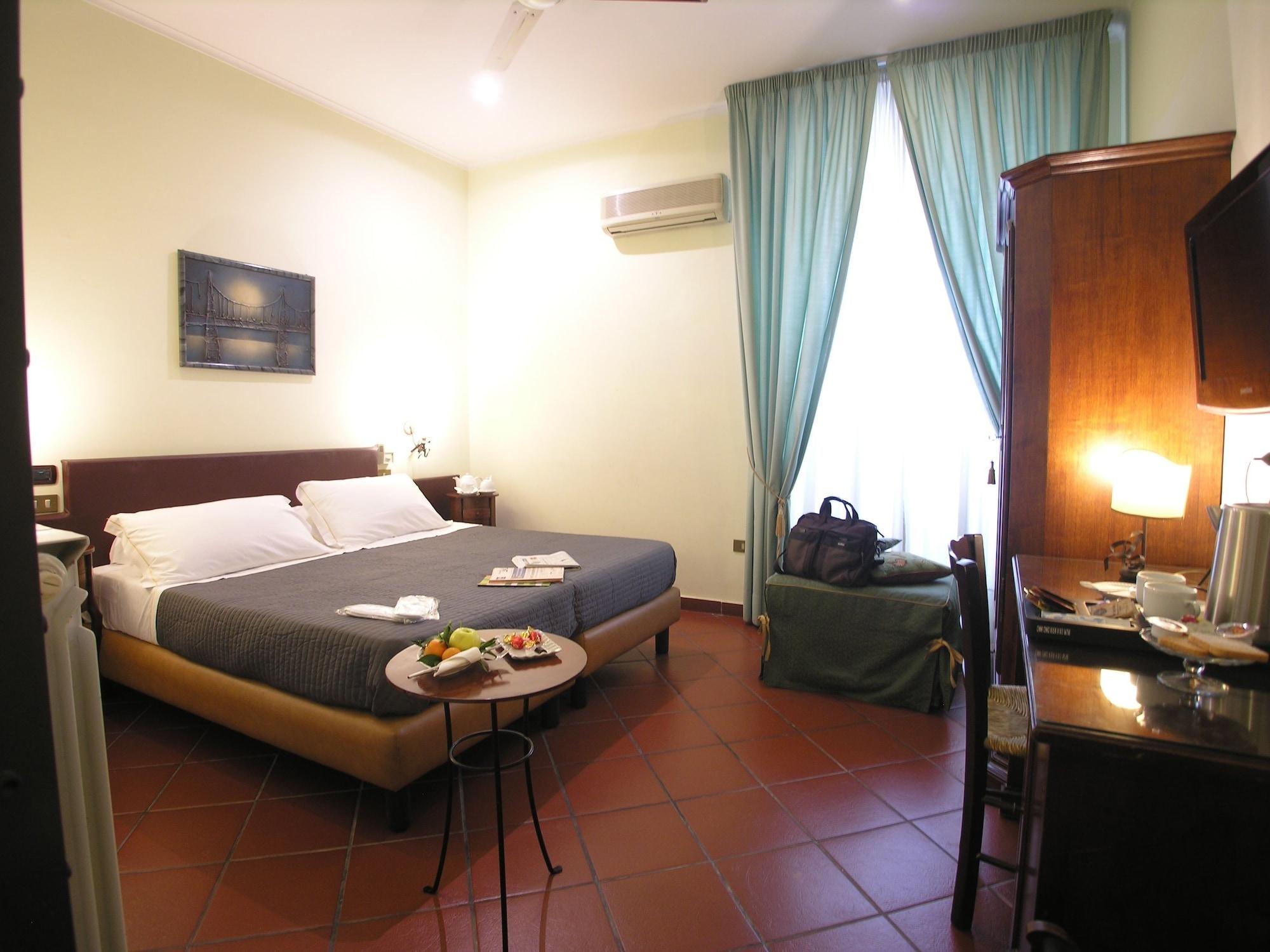 Hotel Toledo Napoli Esterno foto