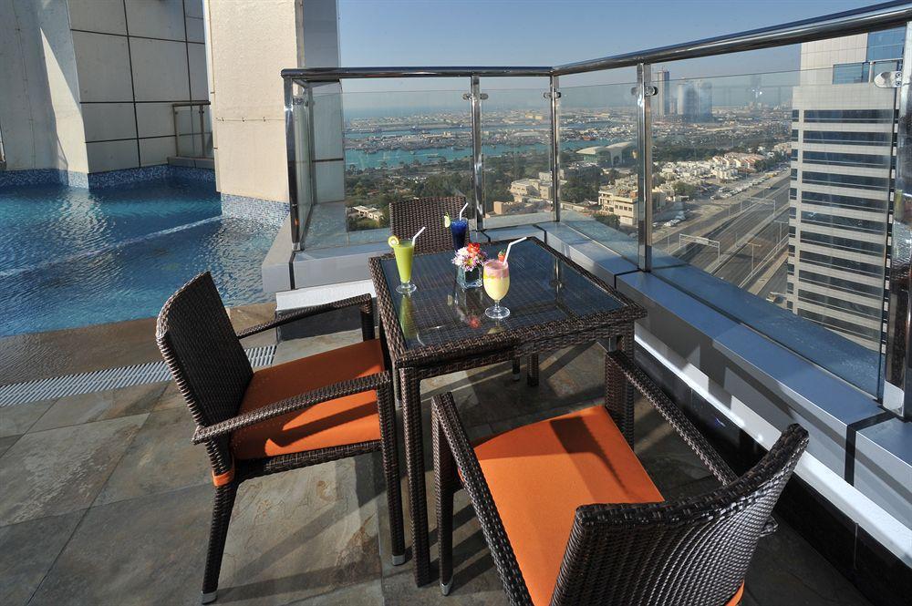 Ramada Abu Dhabi Corniche Hotel Esterno foto