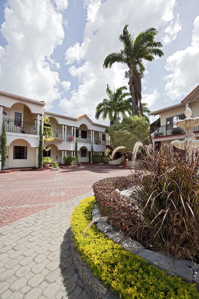The Chancellor Hotel Port of Spain Esterno foto