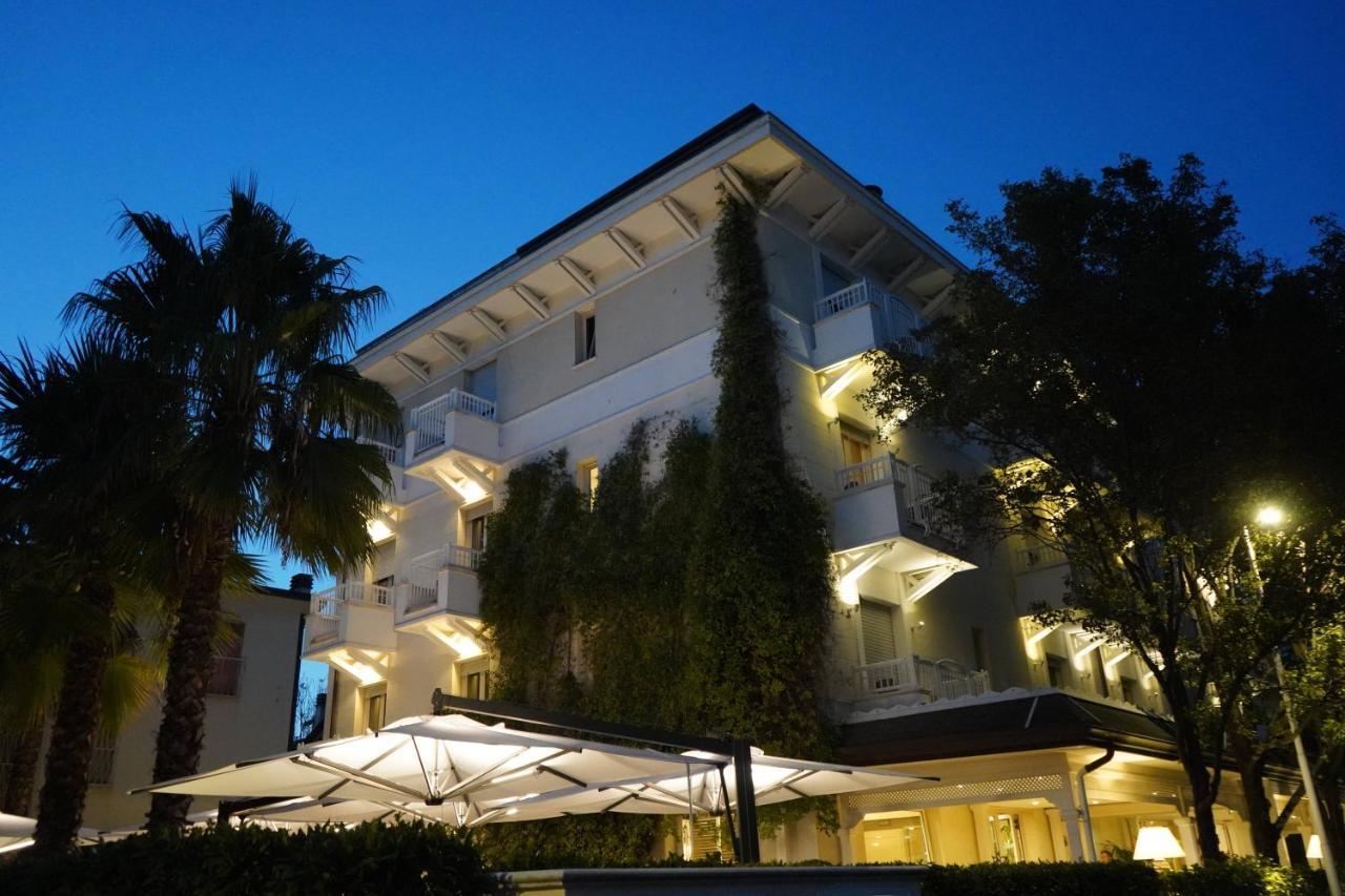 Hotel Maestrale Riccione Esterno foto