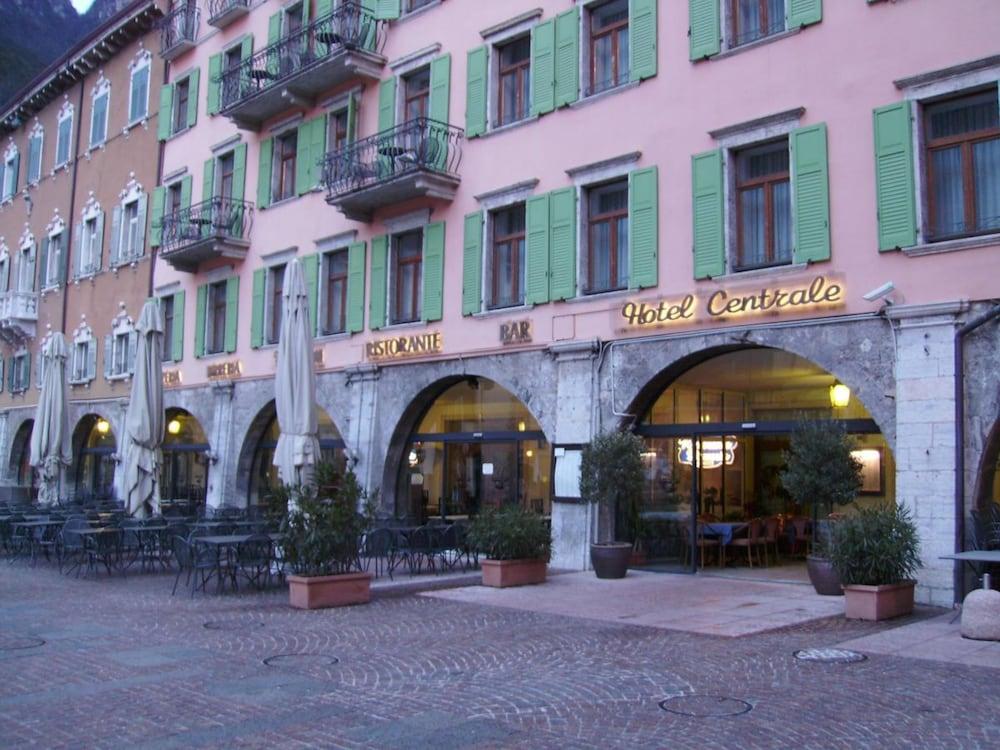 Hotel Centrale Riva del Garda Esterno foto
