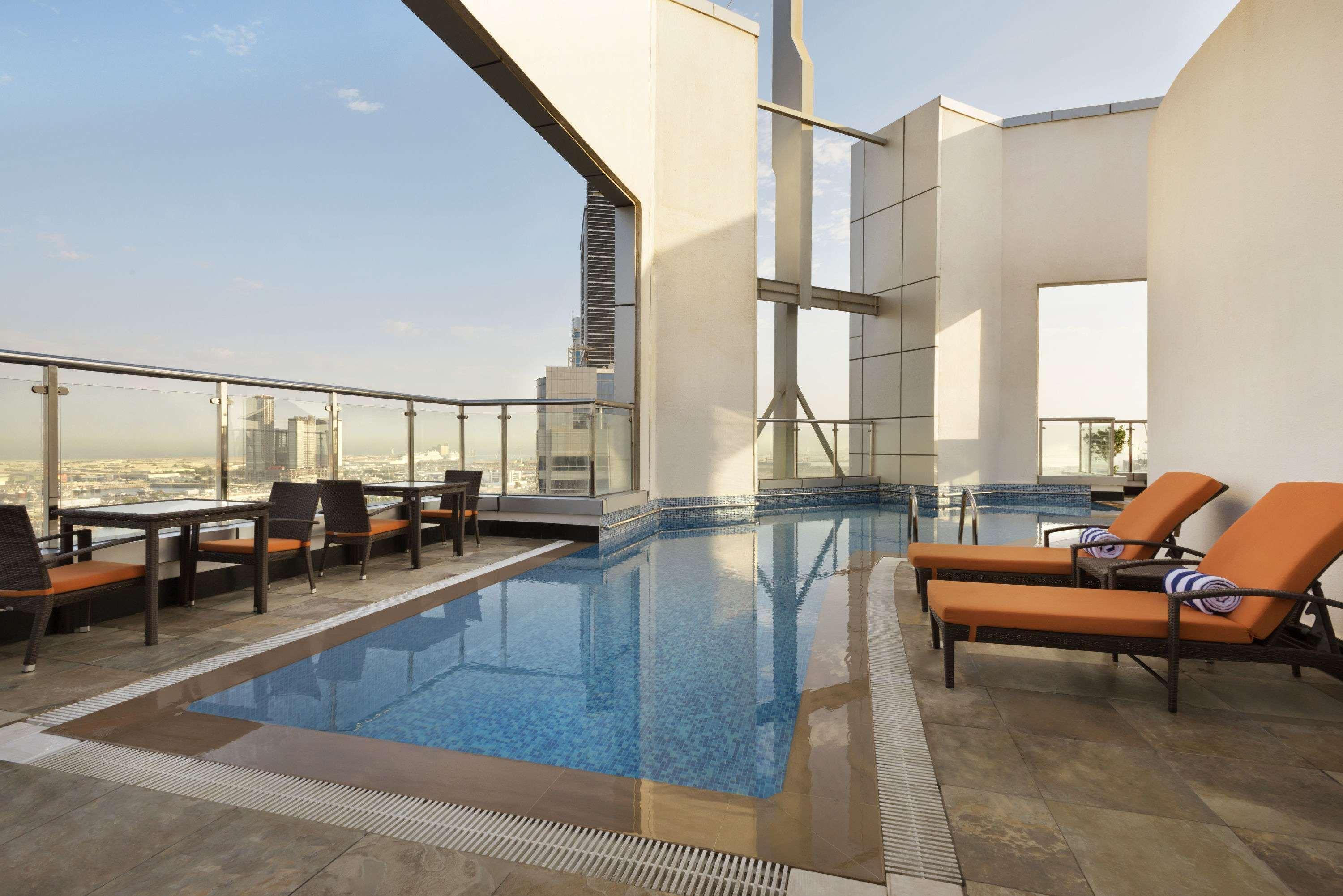 Ramada Abu Dhabi Corniche Hotel Esterno foto