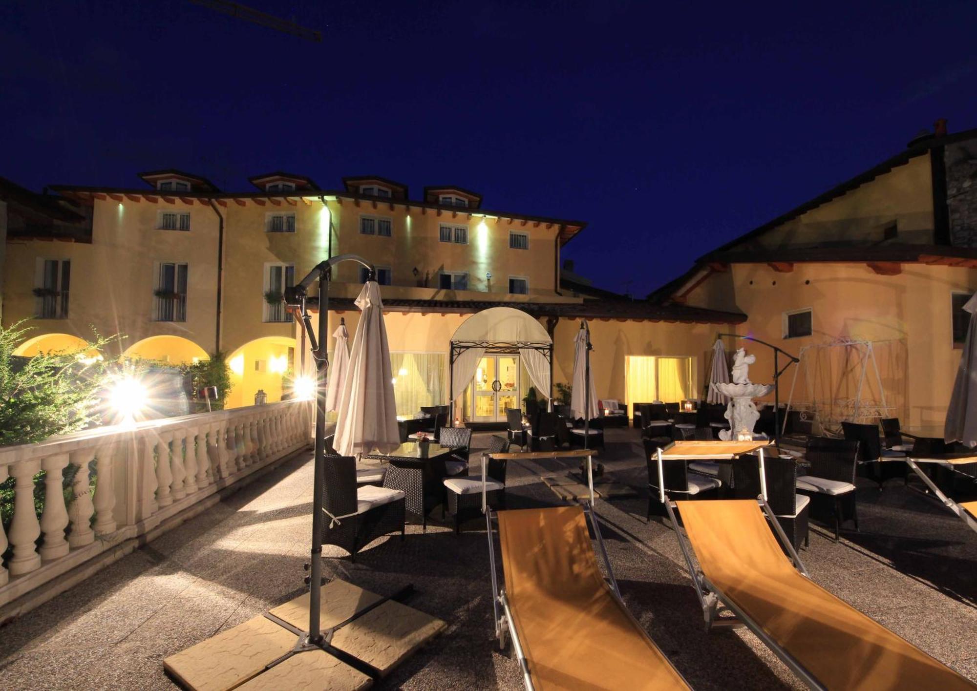 Hotel Borgo dei Poeti Romantik Wellness&SPA Manerba del Garda Esterno foto