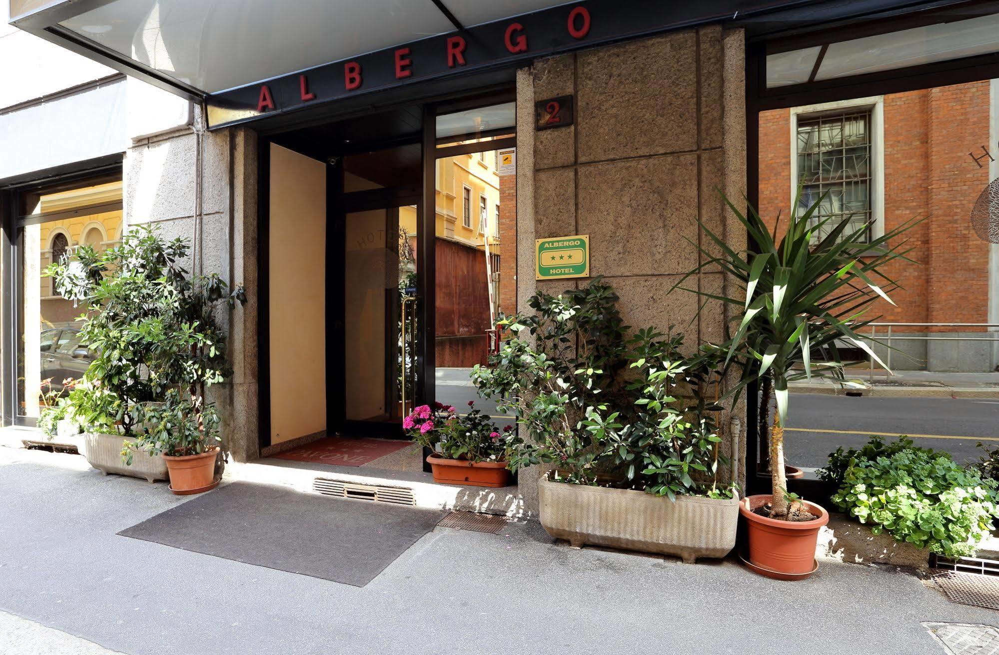 Hotel Pavone Milano Esterno foto
