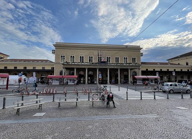 Bologna Central Station photo