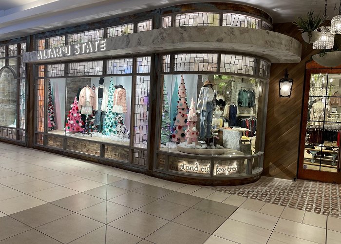 The Fashion Mall at Keystone photo