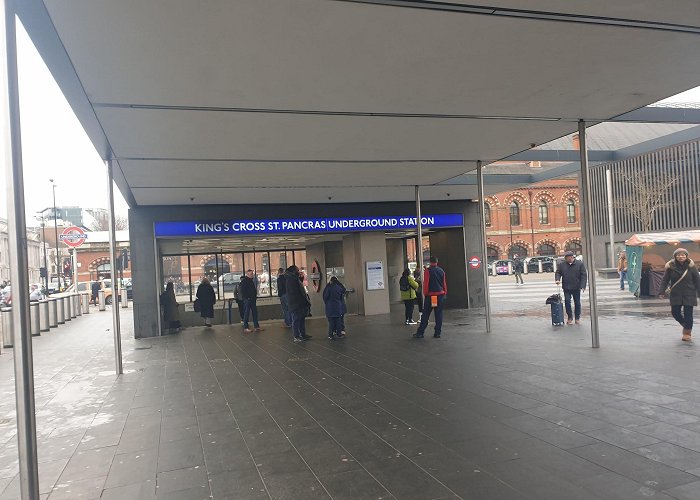 King's Cross St. Pancras tube photo