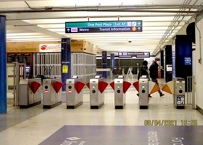 BART - Montgomery St. Station photo