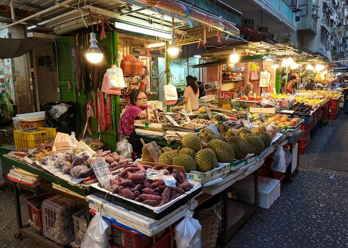 Temple Street Night Market photo