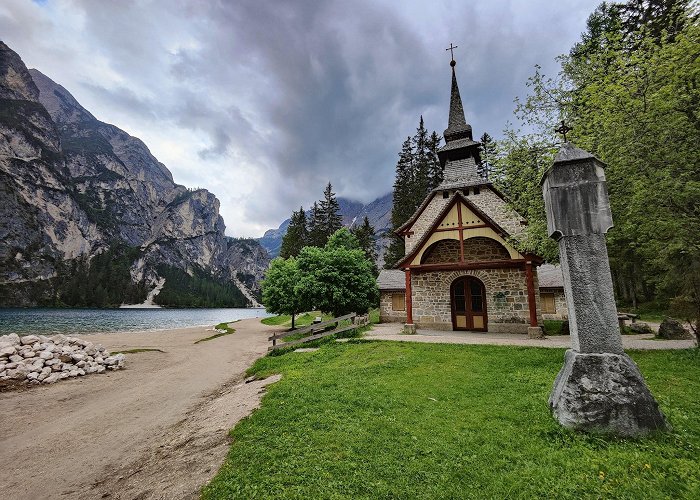 Lago di Braies photo