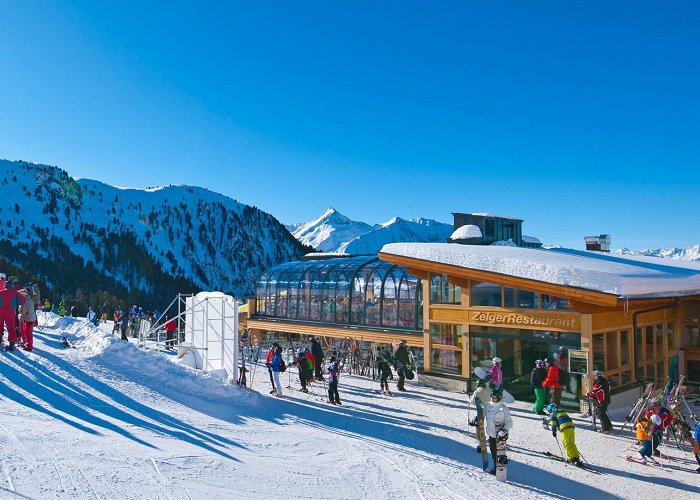 Hochzeiger Bergbahnen Pitztal AG Zeigerrestaurant in Winter │Hochzeiger photo