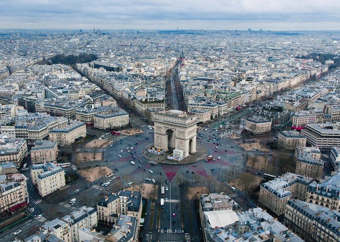 Champs Elysses Visit the Champs-Elysées Avenue in Paris photo