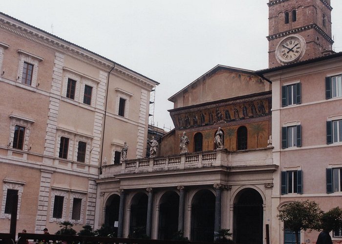 santa maria in trastevere Piazza di Santa Maria in Trastevere | Turismo Roma photo