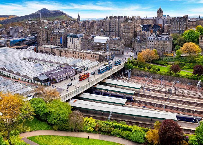 Edinburgh Waverley Railway Station Edinburgh Waverley station guide | Trainline photo