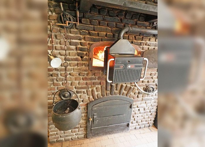 Gerrit Valk's Bakkerij- En Ijsmuseu Als je een hele kluit kinderen wilt vermaken en je niet veel te ... photo