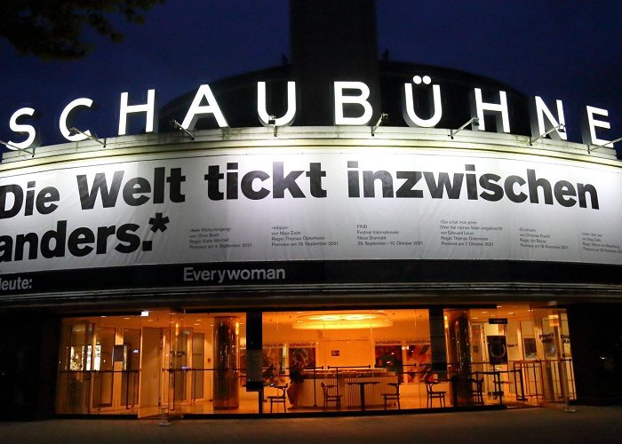 Schaubühne am Lehniner Platz Theater Kindheitsarchive" an der Schaubühne Berlin - Spannendes Doku ... photo