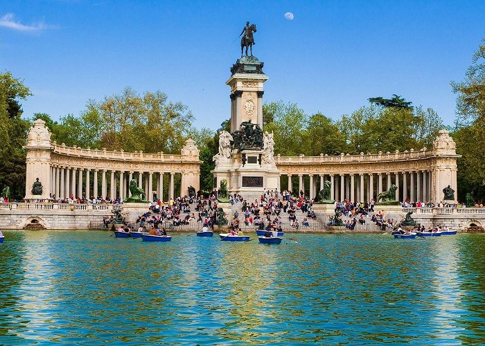 Retiro Park Skip-the-Line Madrid Royal Palace & Retiro Park Guided Tour photo