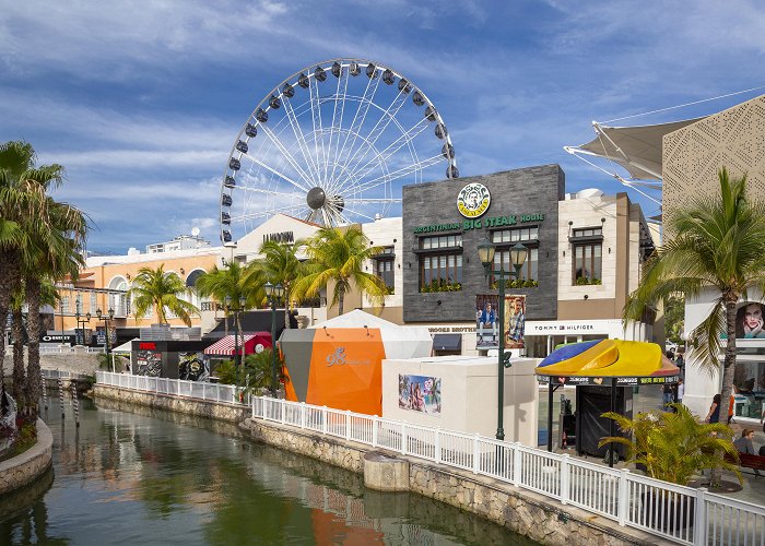 La Isla Shopping Mall Shopping in Cancún | Shopping Centers, Boutiques & Markets photo