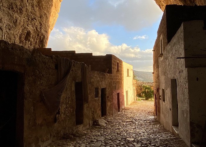 Grotta Mangiapane Grotta Mangiapane, Custonaci : r/Sicilia photo