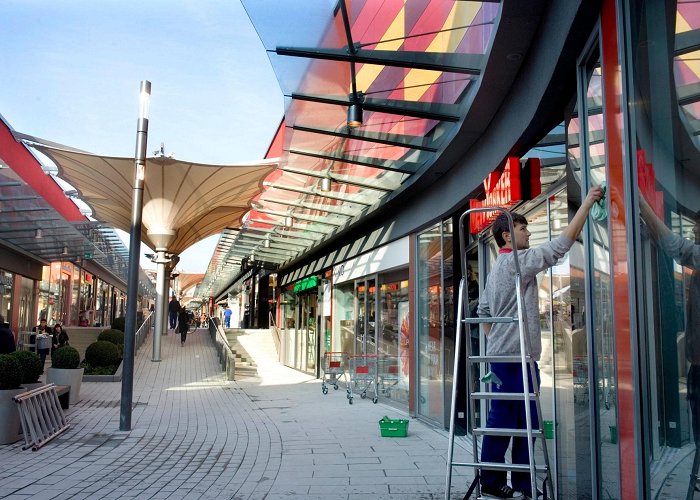 Main-Taunus-Zentrum Main-Taunus-Zentrum: Neue Ladenstraße für das älteste ... photo