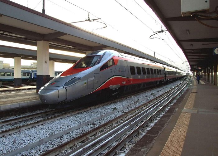 Stazione di Sibari Frecciargento Sibari - Bolzano: dal 16 settembre segnale a via ... photo