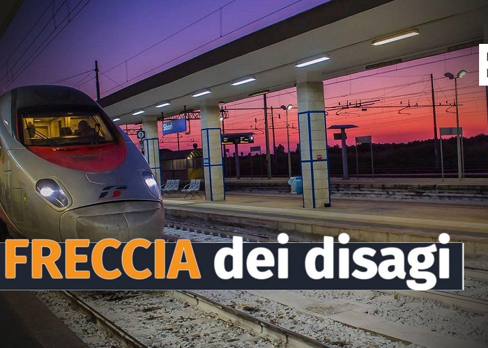 Stazione di Sibari La navetta del Frecciarossa che… non aspetta il Frecciarossa ... photo