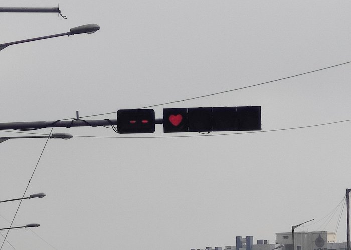 Bangalore Central Mall A traffic light near my office is very wholesome : r/IRLEasterEggs photo