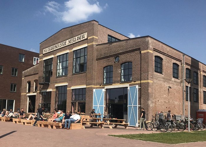 Hoograven-Zuid Genieten aan het water in Hoograven: Op Zuid is geopend! photo