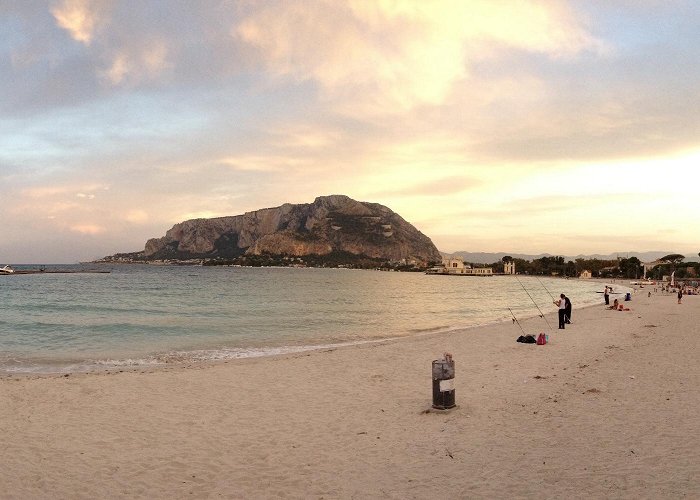 Lido di Mondello Transfers to Mondello, Palermo | Bravodriver.com photo