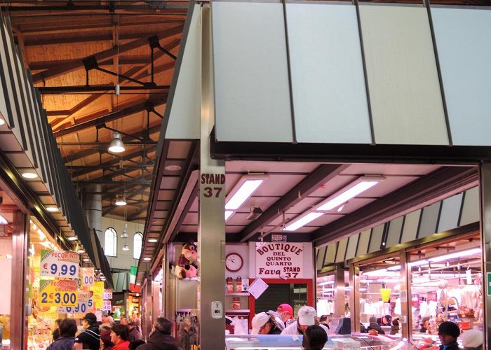 Marche Turin outside Market photo