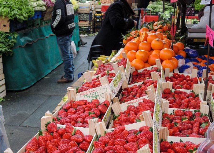 Marche Turin outside Market photo