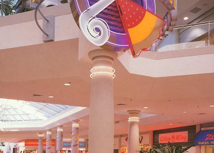 Hamilton Place Hamilton Place Mall, Chattanooga TN Mid 90s : r/deadmalls photo