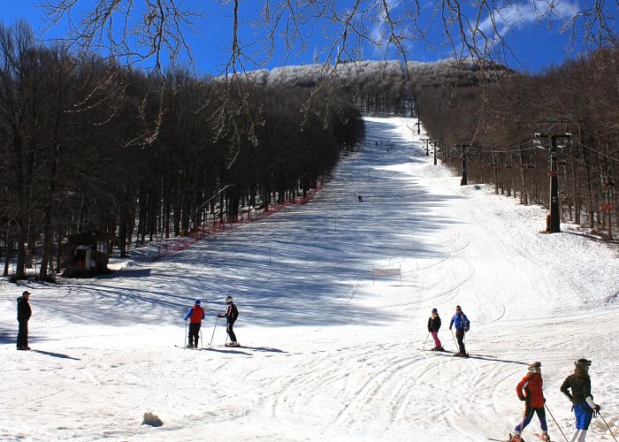 Cantore Sul Monte Amiata: sci, snowboard e ciaspole nella neve | Visit Tuscany photo