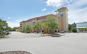 Holiday Inn Express Tampa N I-75 - University Area Exterior photo