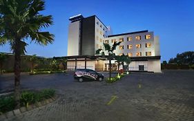 Hotel Neo Plus Waru Sidoarjo Exterior photo